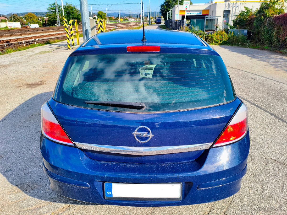Opel Astra H 2007 benzin 1.6 85kW - 4
