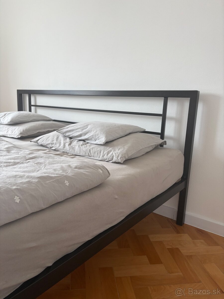 Predám čiernu kovovú posteľ 180x200 - 4