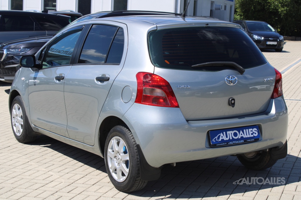 Toyota Yaris 1,0 VVT-i 51 kW BASE - COOL - 4