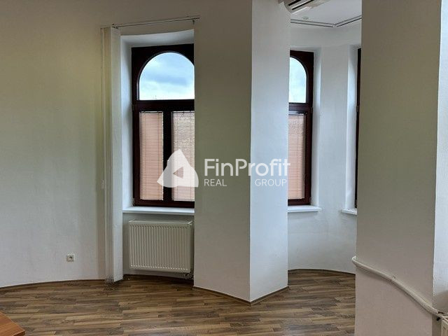 Kancelársky priestor s vlastným zázemím na prenájom - 107 m2 - 4