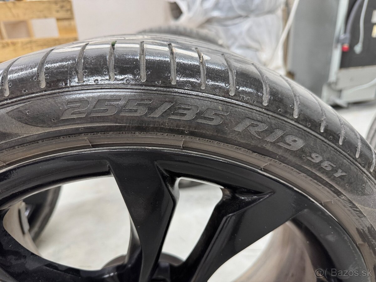 PIRELLI P-ZERO 255/35 R19 na originál Audi diskoch 19" - 4