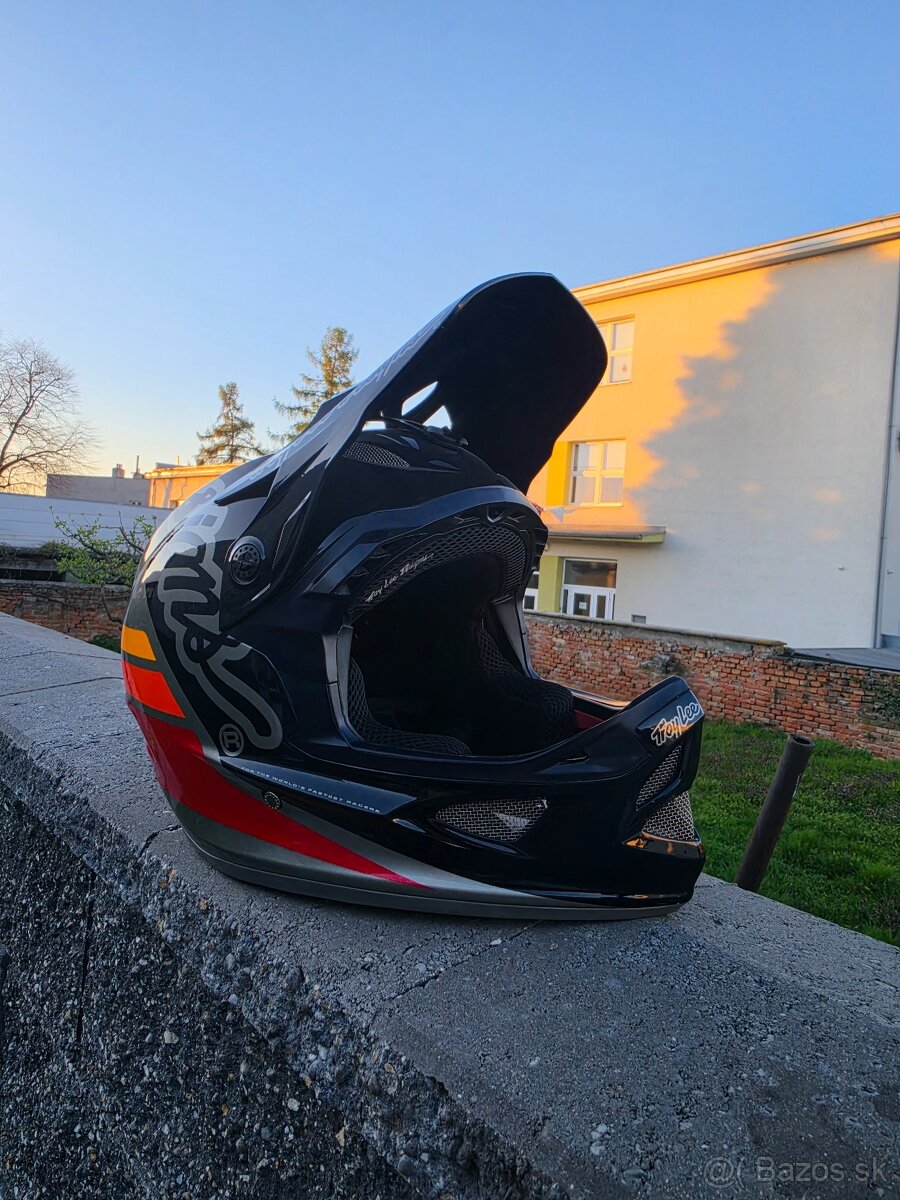 Prilba troylee desings - 4