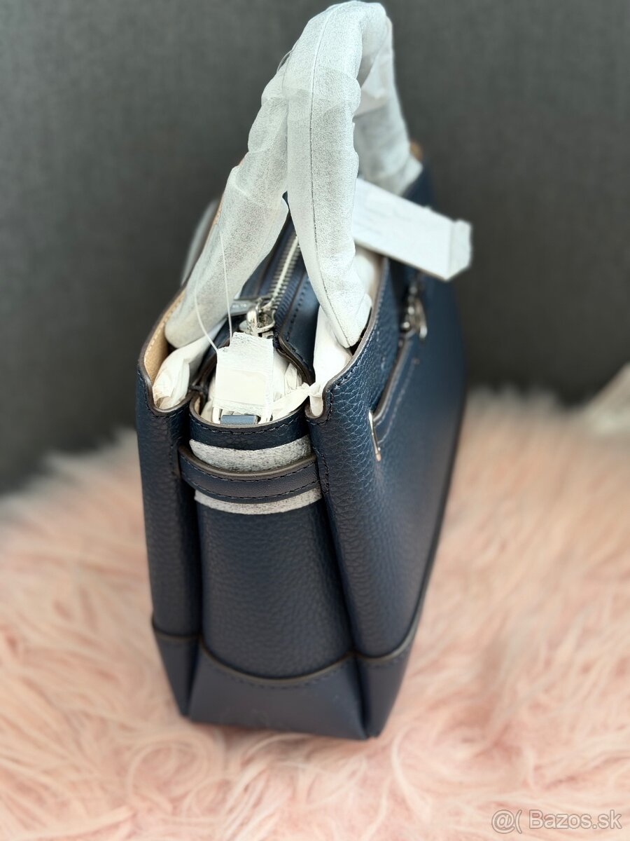 Modrá kabelka Michael Kors s visačkou - 4