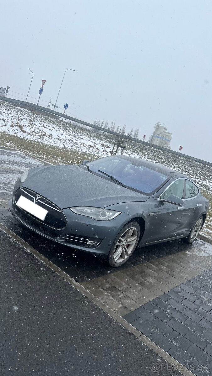Tesla model s85p performance free supercharging - 4