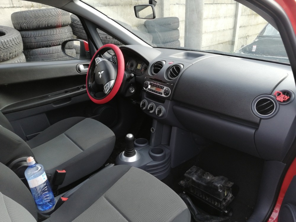 Mitsubishi Colt 2009,třídveřový - 4