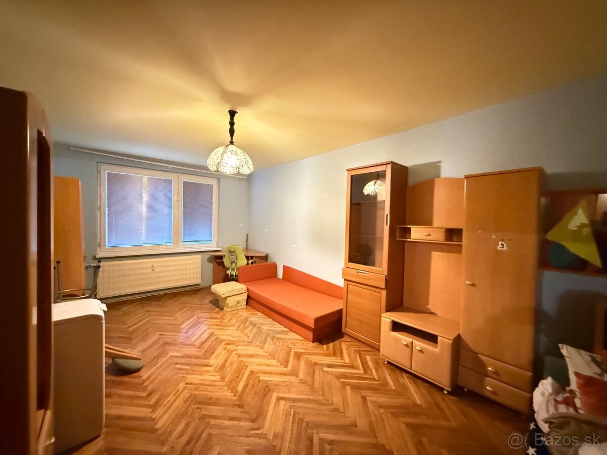 Prenajmem 3 izbovy byt - 4