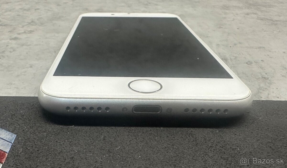 iPhone 8 64GB SILVER - 4