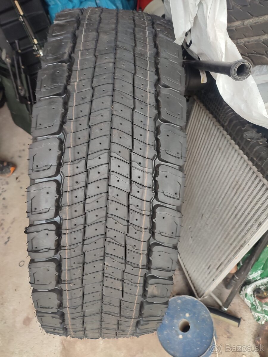 MICHELIN R22,5 315/70 X-Line D M+S - 4
