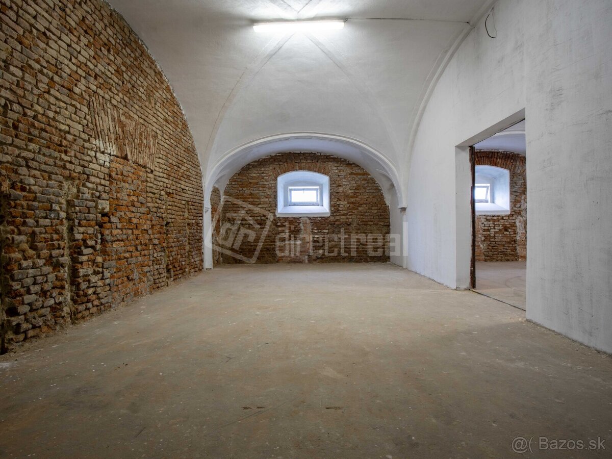 Prenájom skladové priestory v blízkosti centra Senca s… - 4