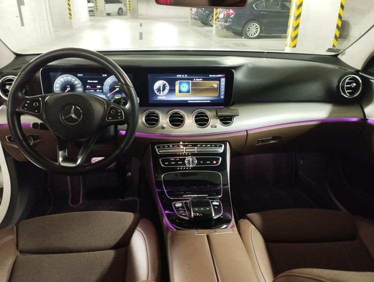 Mercedes Benz E 220D AT, rok 2017 - 4