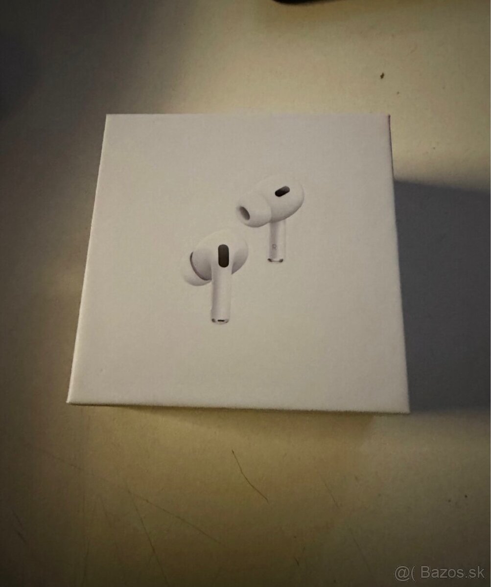 Apple AirPods Pro - 4