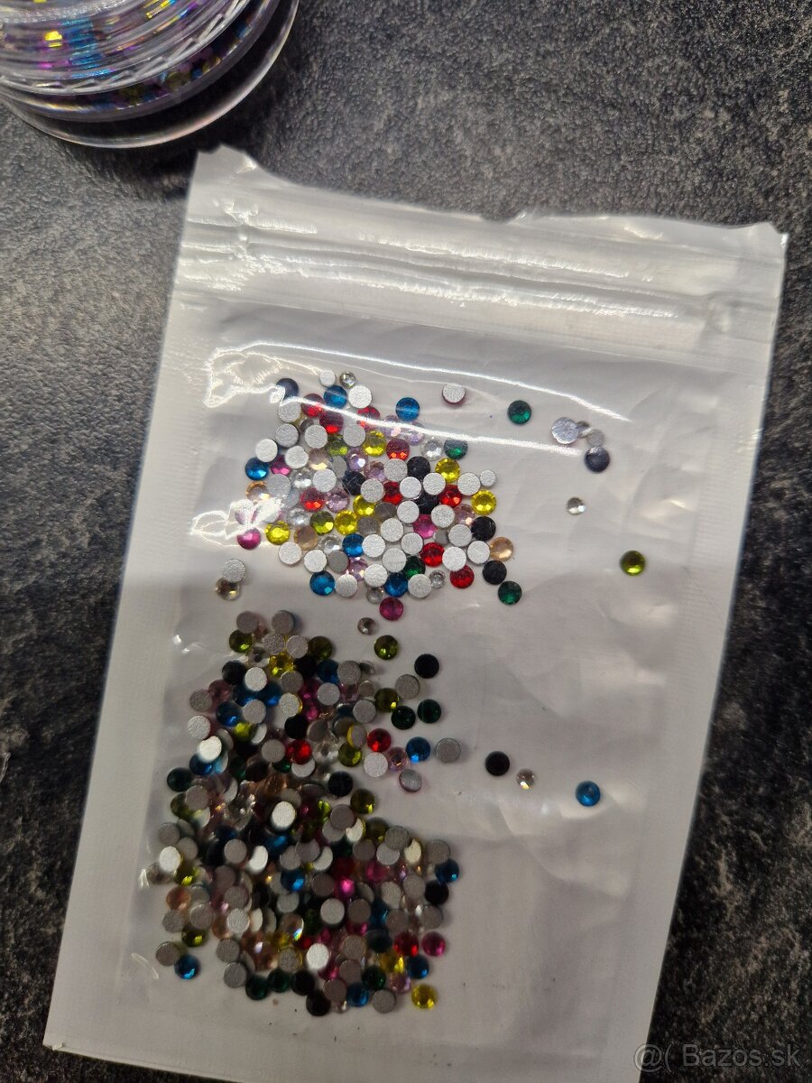 Ozdoby na gélové nechty - 4