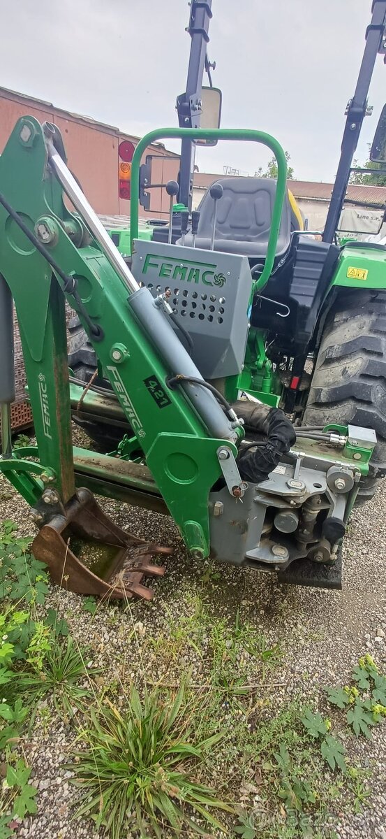 malotraktor John Deere 4049M + vidly + podkop FEMAC - 4