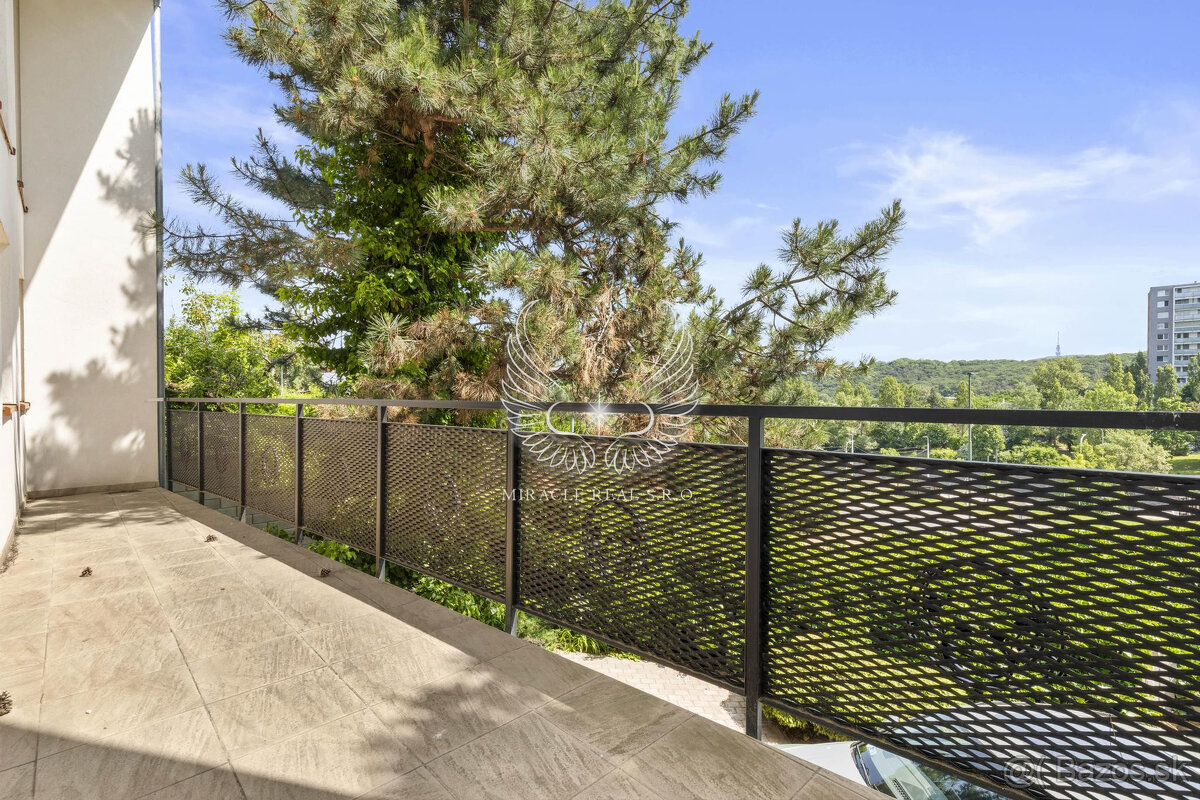 NOVOZREKONŠTRUOVANÝ 3PODLAŽNÝ ROD. DOM SO ZÁHRADOU POD LESOM - 4