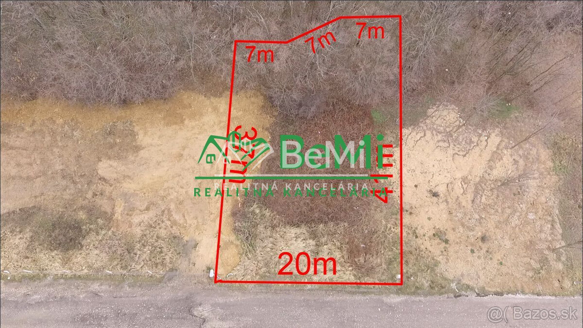 Pozemok Štitáre (800 m2) ,v slepej uličke pod lesom ID 539- - 4