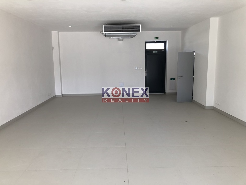 Obchodný priestor 36 m2 v biznis centre AWIN, Michalovce - 4