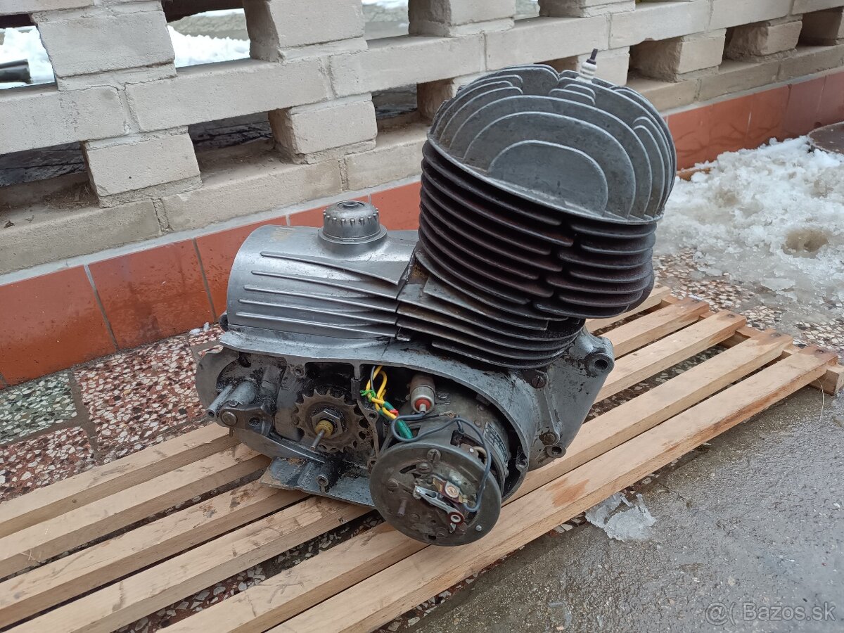 Motor ČZ 175 / 450 - 4