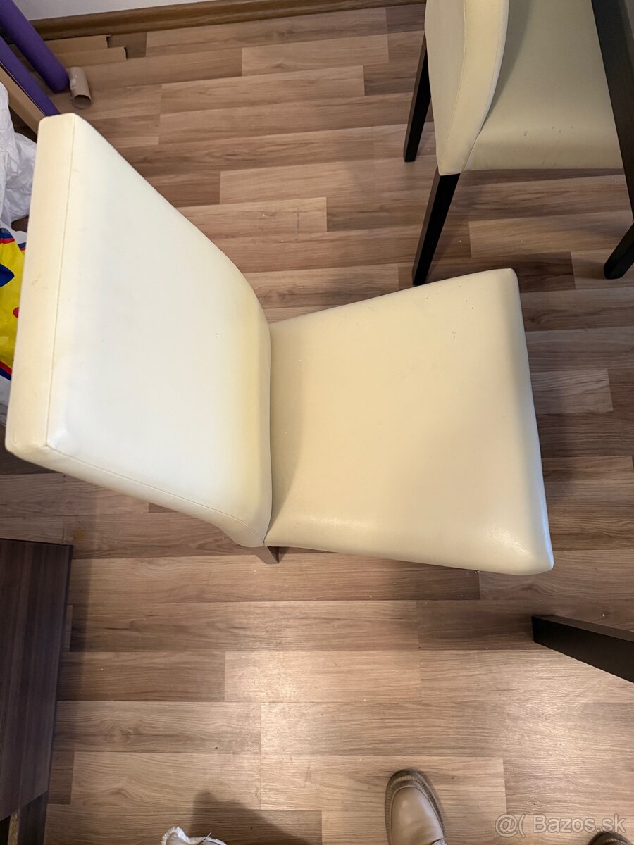 Set stôl+ stoličky - 4