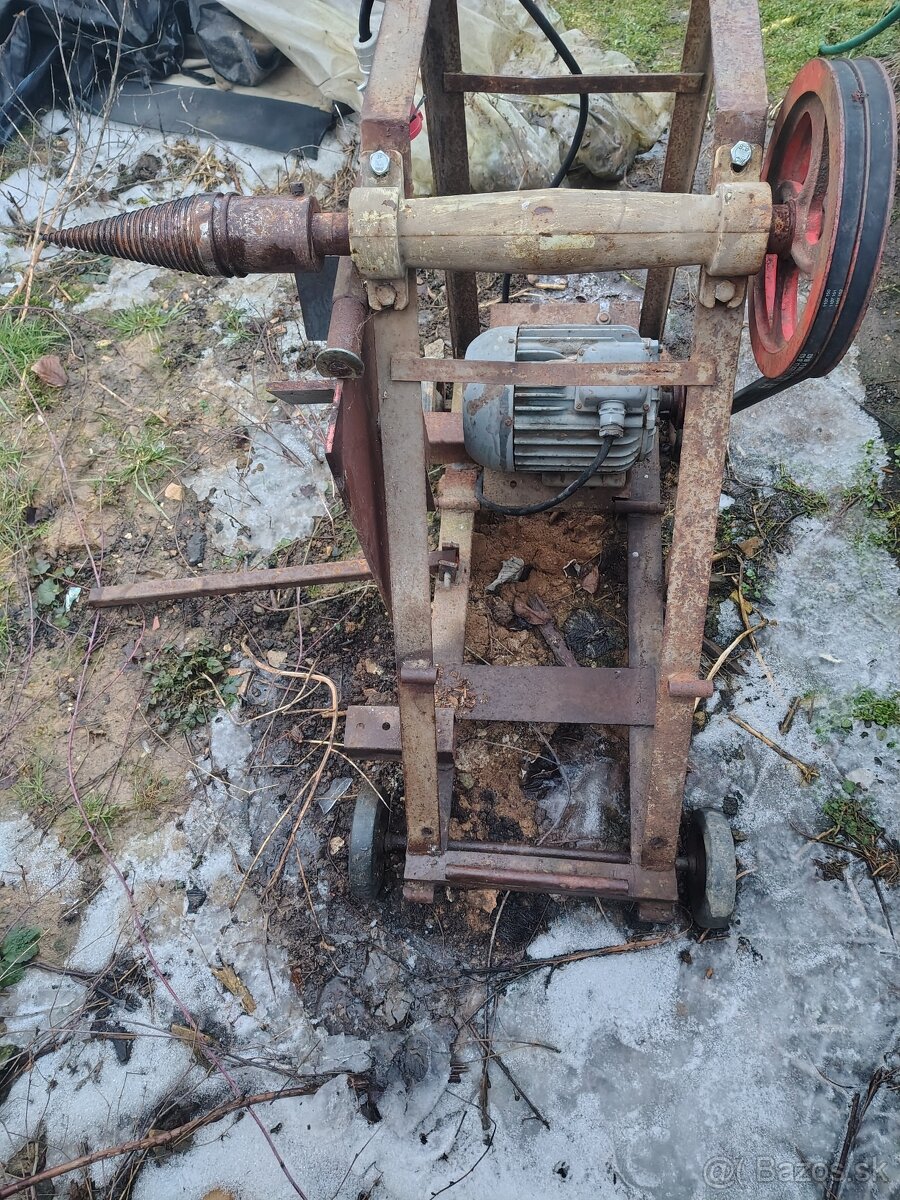 Štiepačka dreva - 4