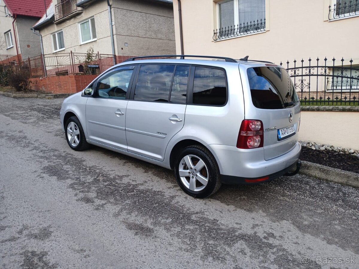 Volkswagen Touran 7-miestný - 4