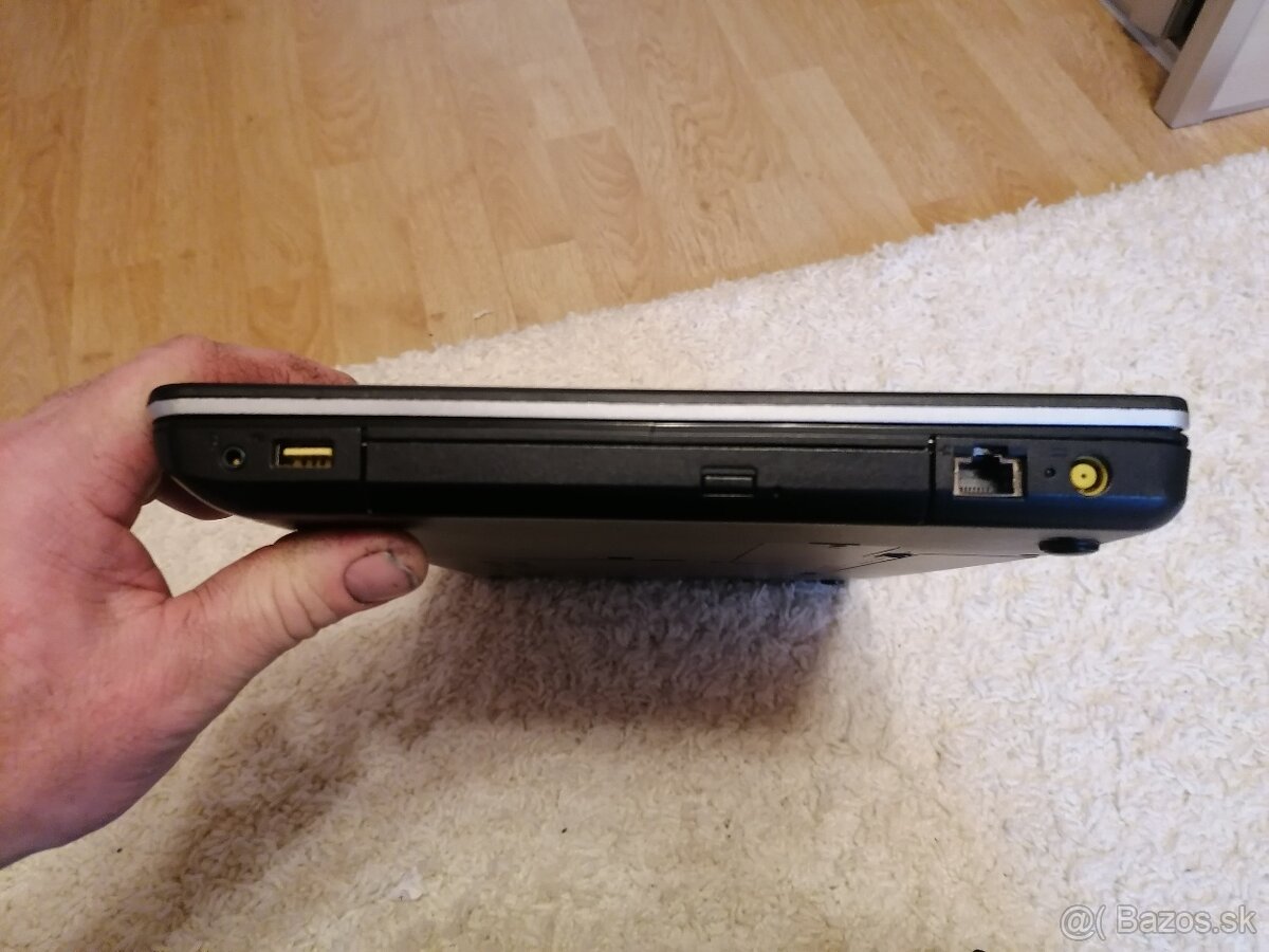 Predám 15,6" notebook Lenovo ThinkPad Edge E530c. - 4