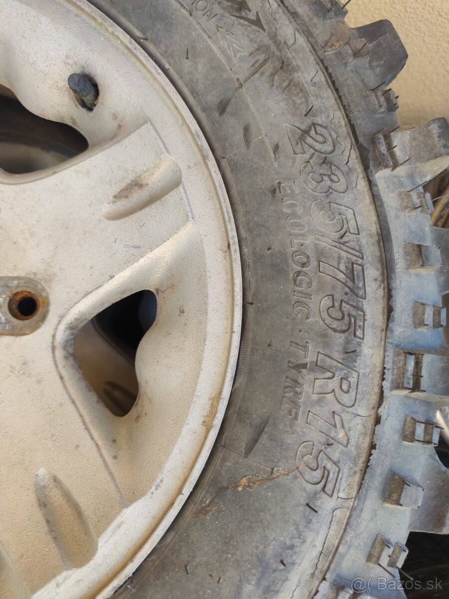 Trekker 235/75 R15 6x139,7 Ssang yong