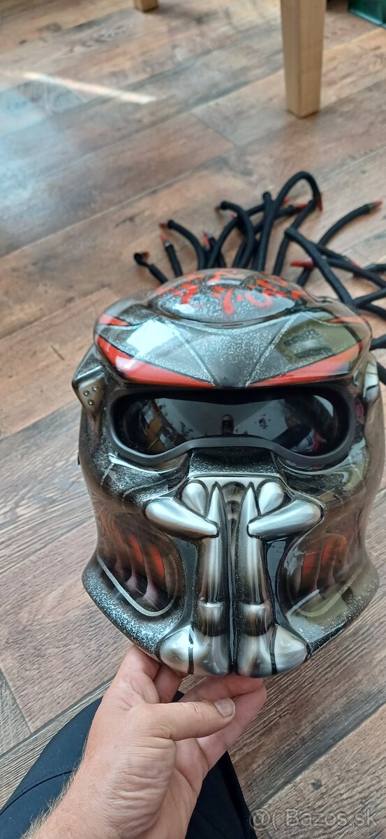 Predátor Prilba - 4