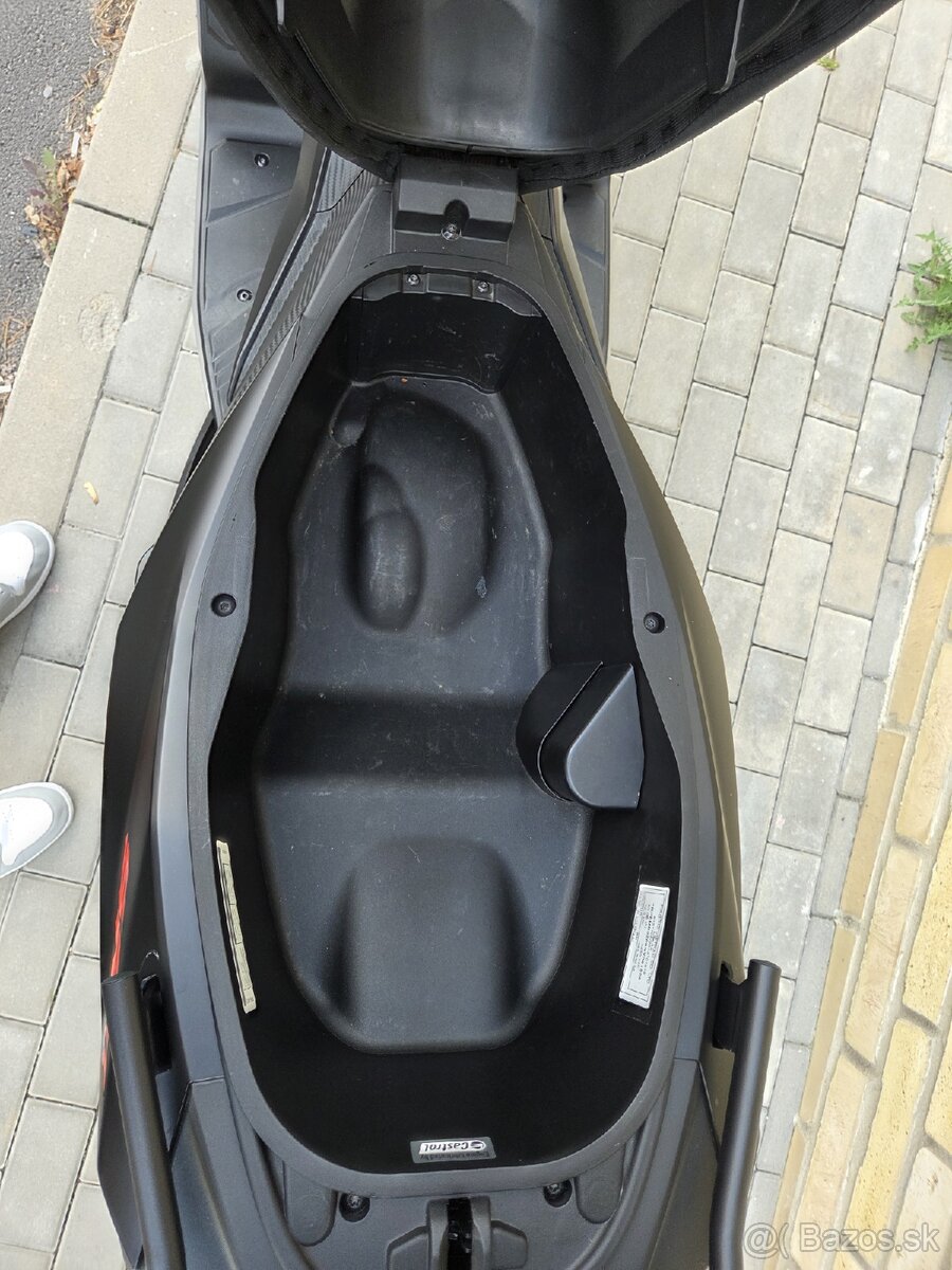 Predam Aprilia SR GT 200 sport - 4