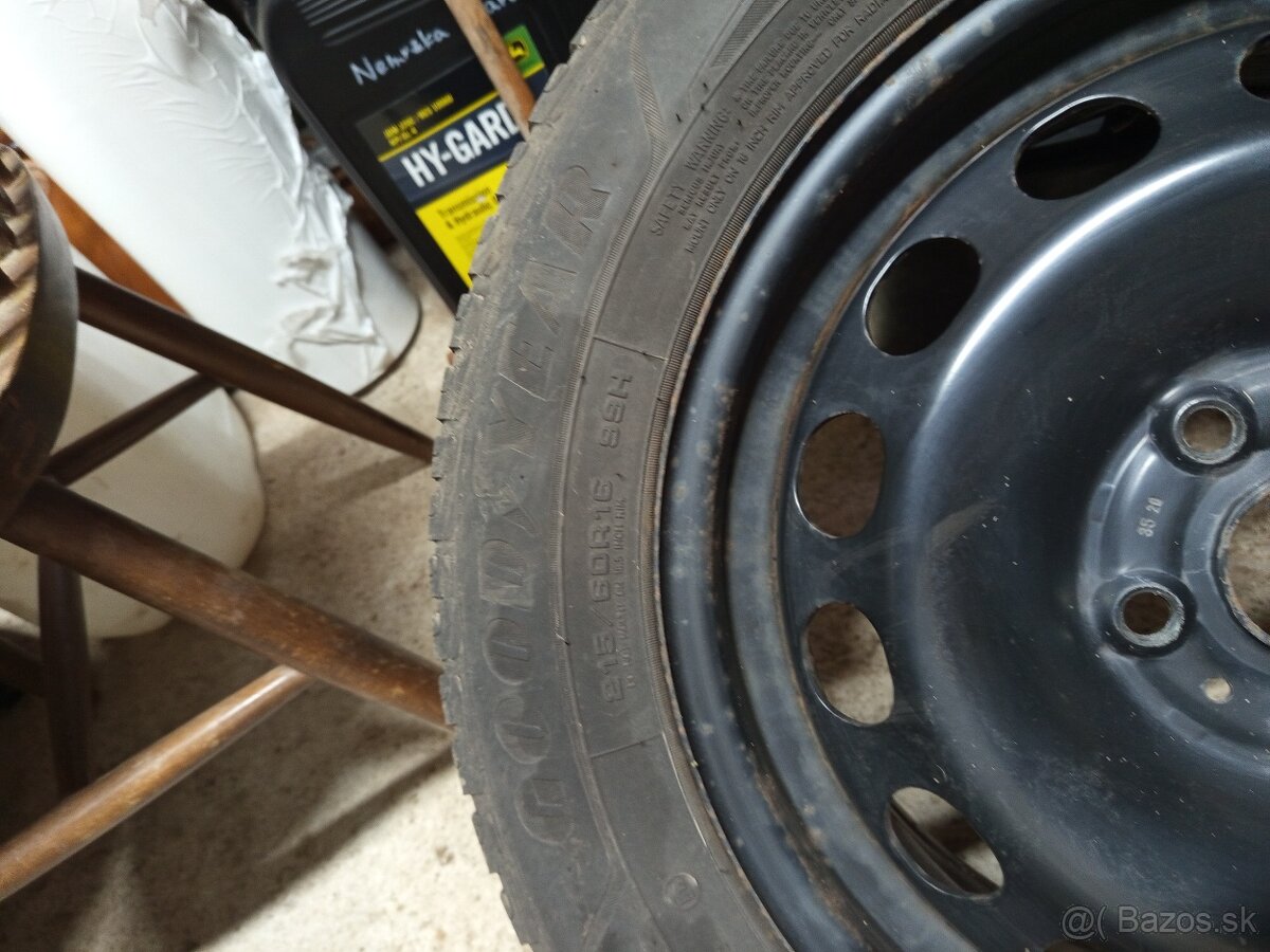 Predám obuté plechové disky 215/60 r16 - 4