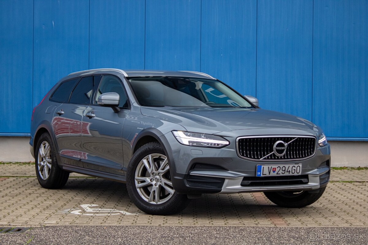 Volvo V90 D4 2.0L Momentum Cross Country - 4