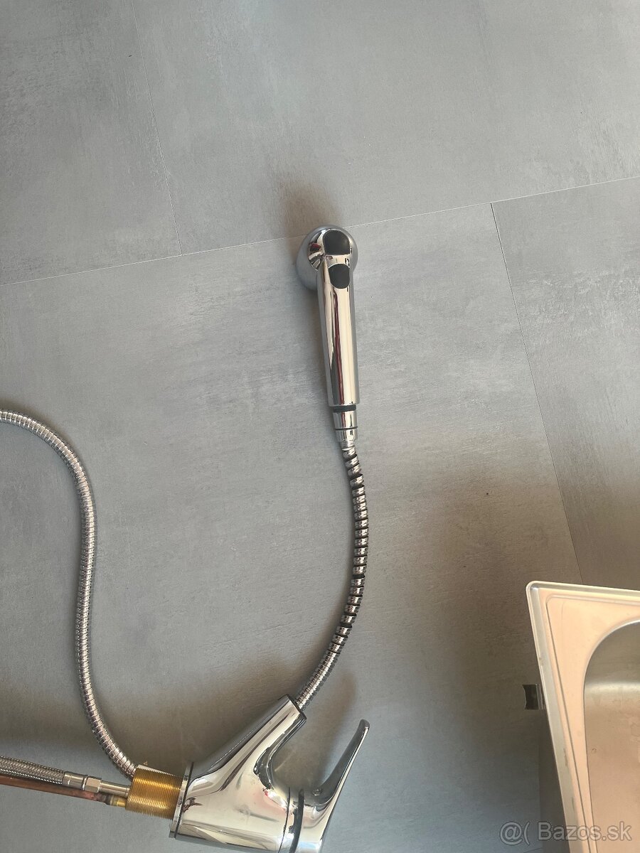 Kuchynský drez a batéria - 4