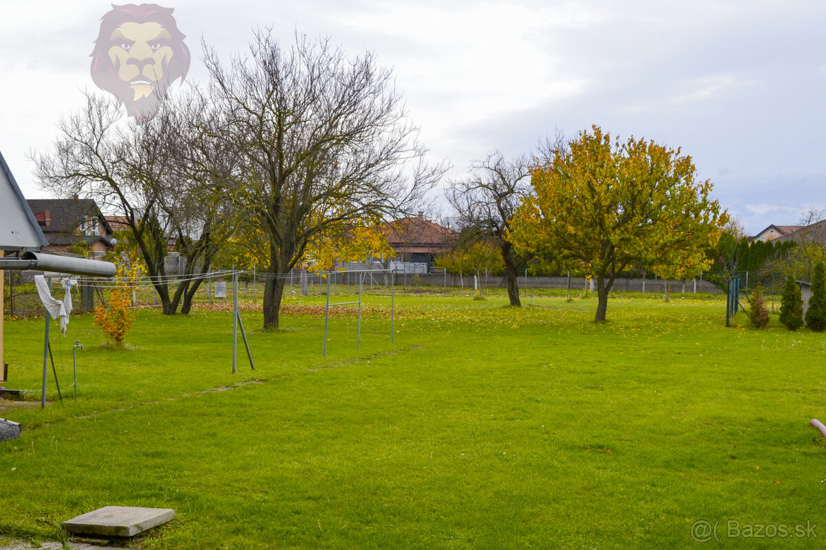 NA PREDAJ RODINNÝ DOM SO SAMOSTATNOU UBYTOVŇOU V OBCI ZAVAR - 4