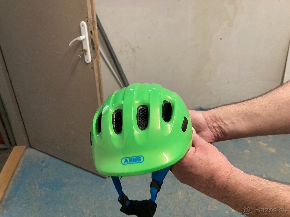 Predám odrážadlo s helmou a plastovú motorku - 4