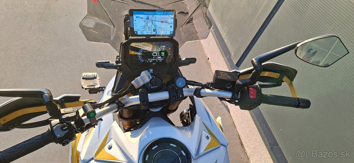 Suzuki V strom 800DE - 4