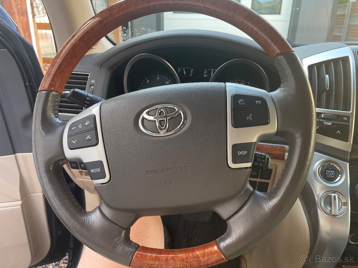 TOYOTA LAND CRUISER V8