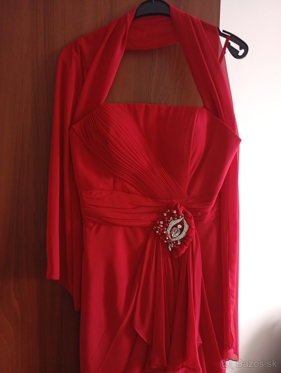 Červené spoločenské šaty so štólou. - 4