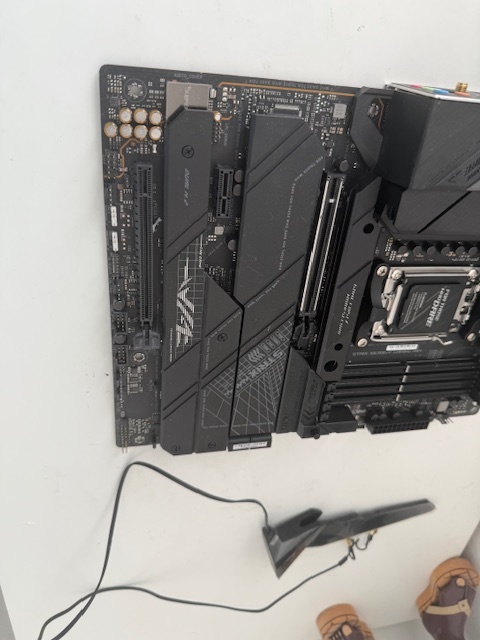 Asus ROG STRIX X670E-F GAMING WIFI - 4