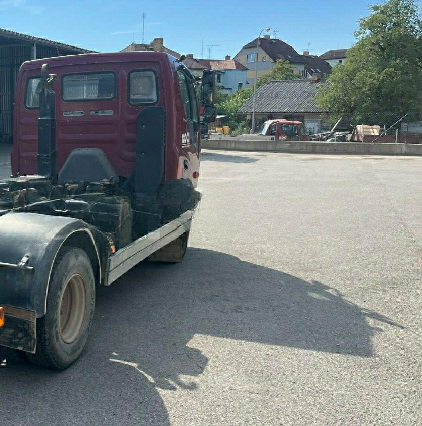 AVIA D 100-160 hákový nosič kontejnerů - 4
