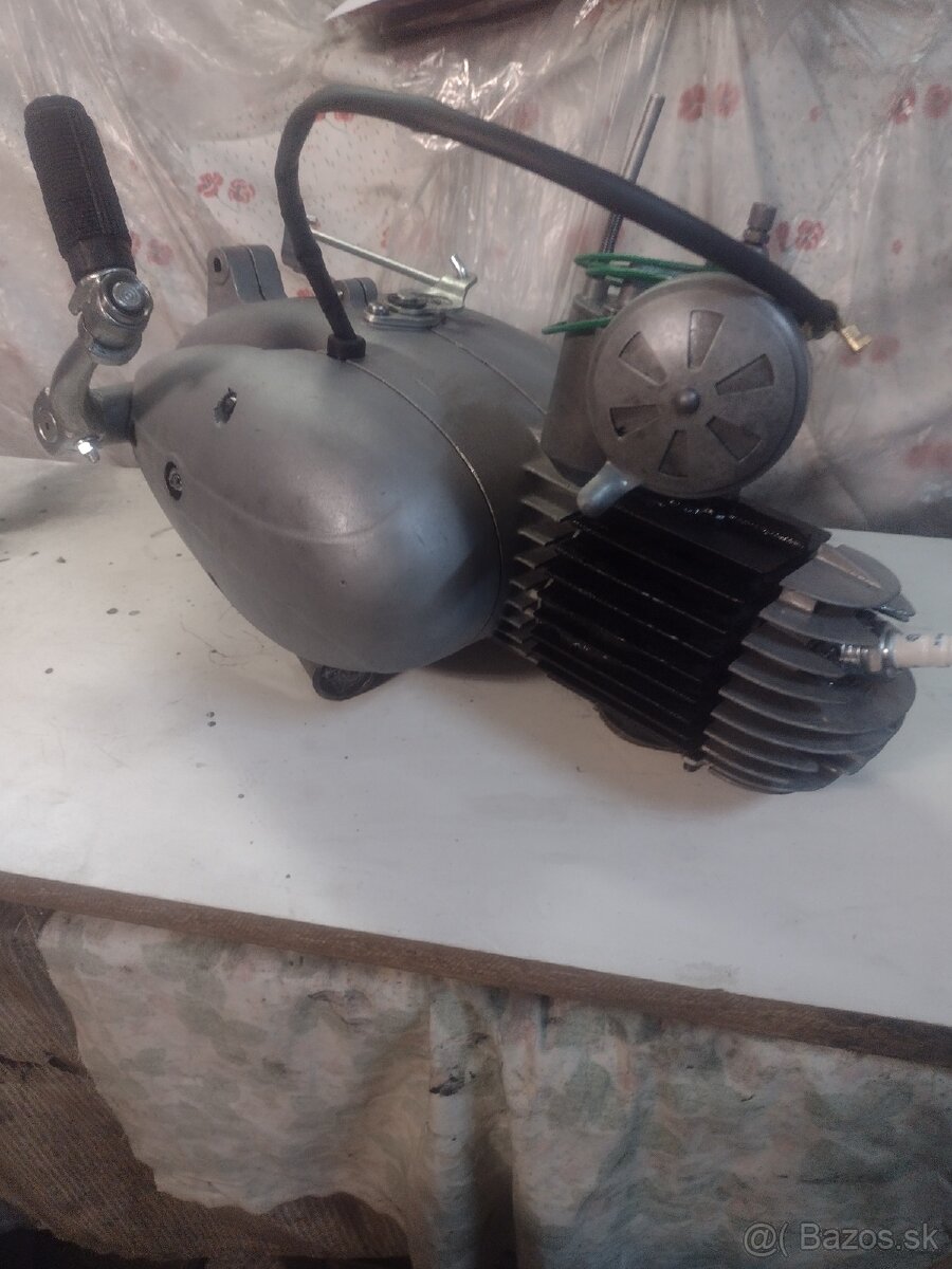 Predam motor Jawa 555 po kompletnej GO - 4