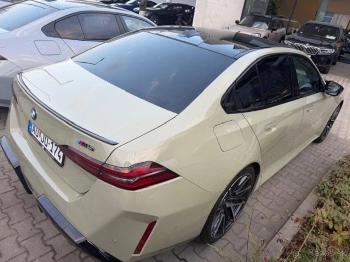 BMW M5 Sedan - 4