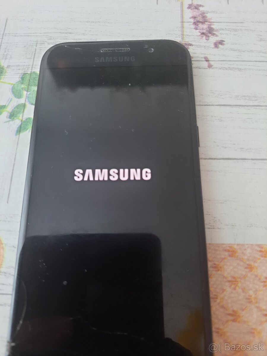 Samsung Galaxy A - 5 Povered BY Android - 4
