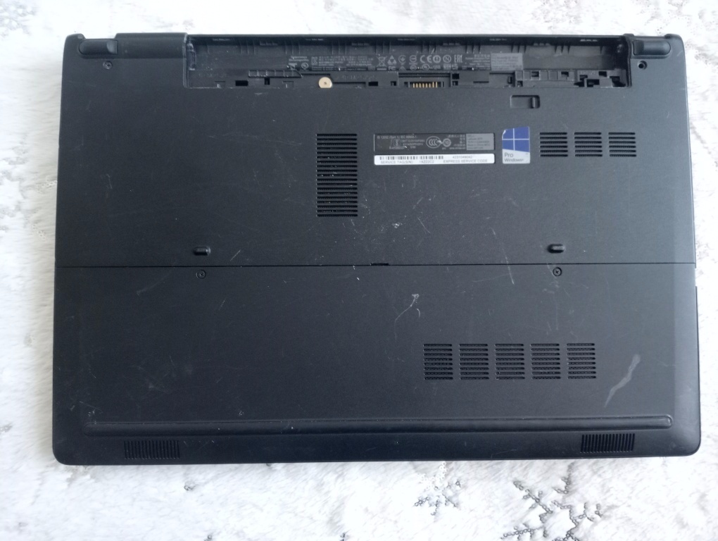 rozpredám na diely notebook Dell Latitude 3570 - 4