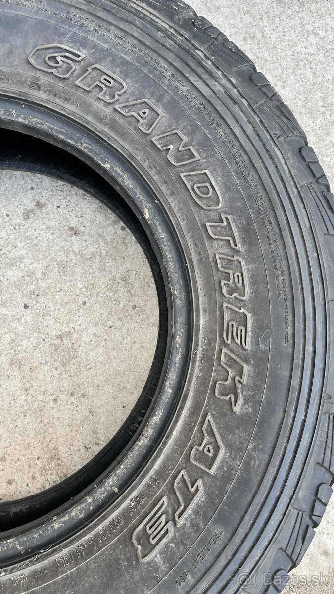 Pneu 265/70 r16 - 4
