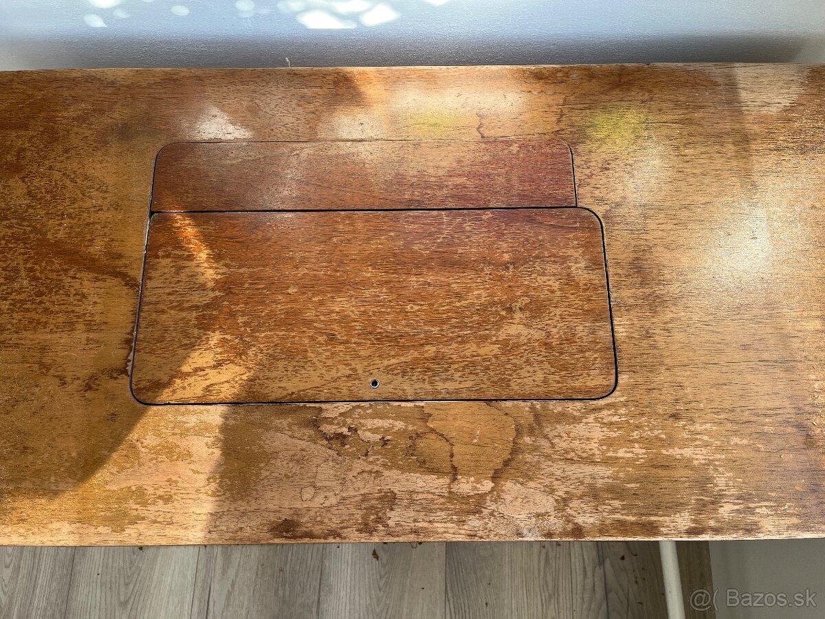 Šijací stroj LADA - 4