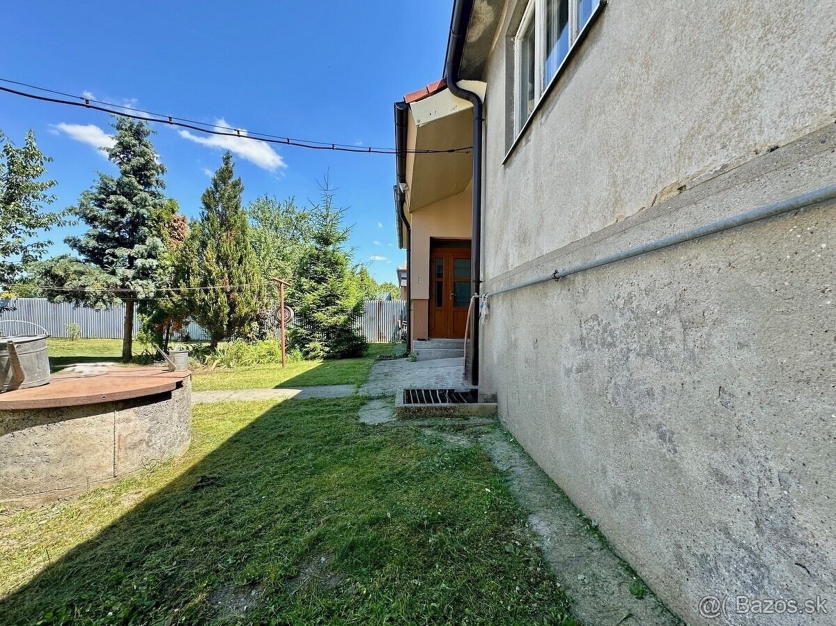 Veľký RD v obci Brodské, 2 bytové jednotky, pozemok 1255 m2 - 4