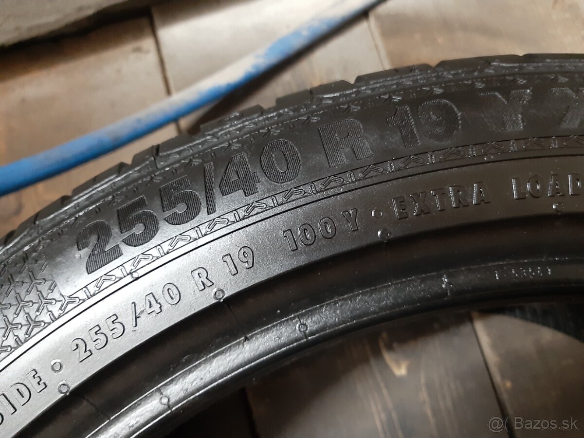 255/40r19 - 4