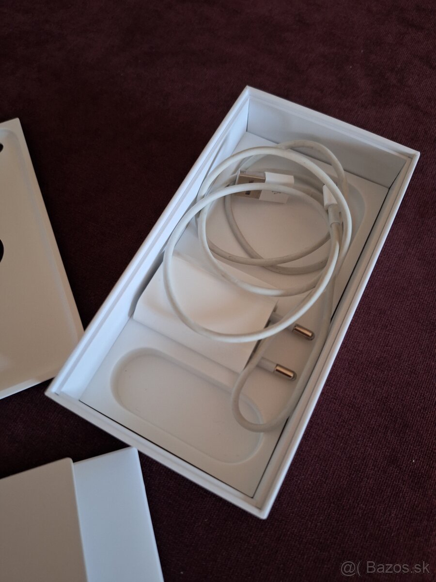 Apple iPhone SE 2020 32GB - 4