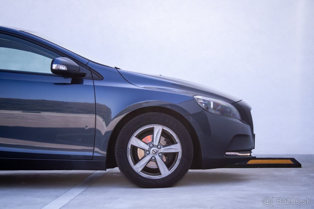 Volvo V40 D2 2.0L 88kW MT/6 2018 - 4