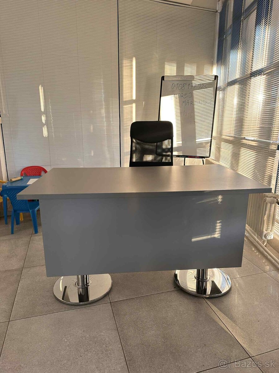 PREDÁME KANCELÁRSKY NÁBYTOK - 4