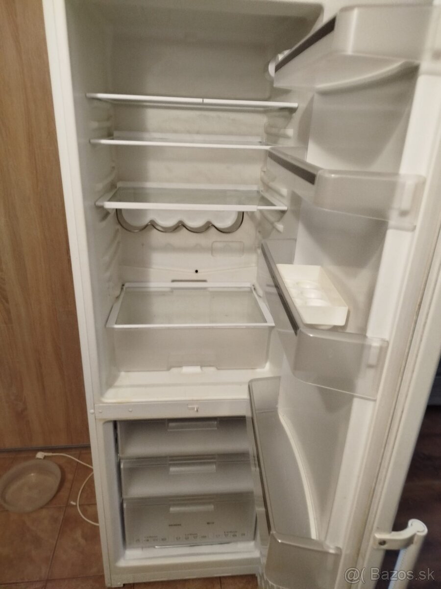 Chladnička s mraziakom v bielej farbe Siemens - 4